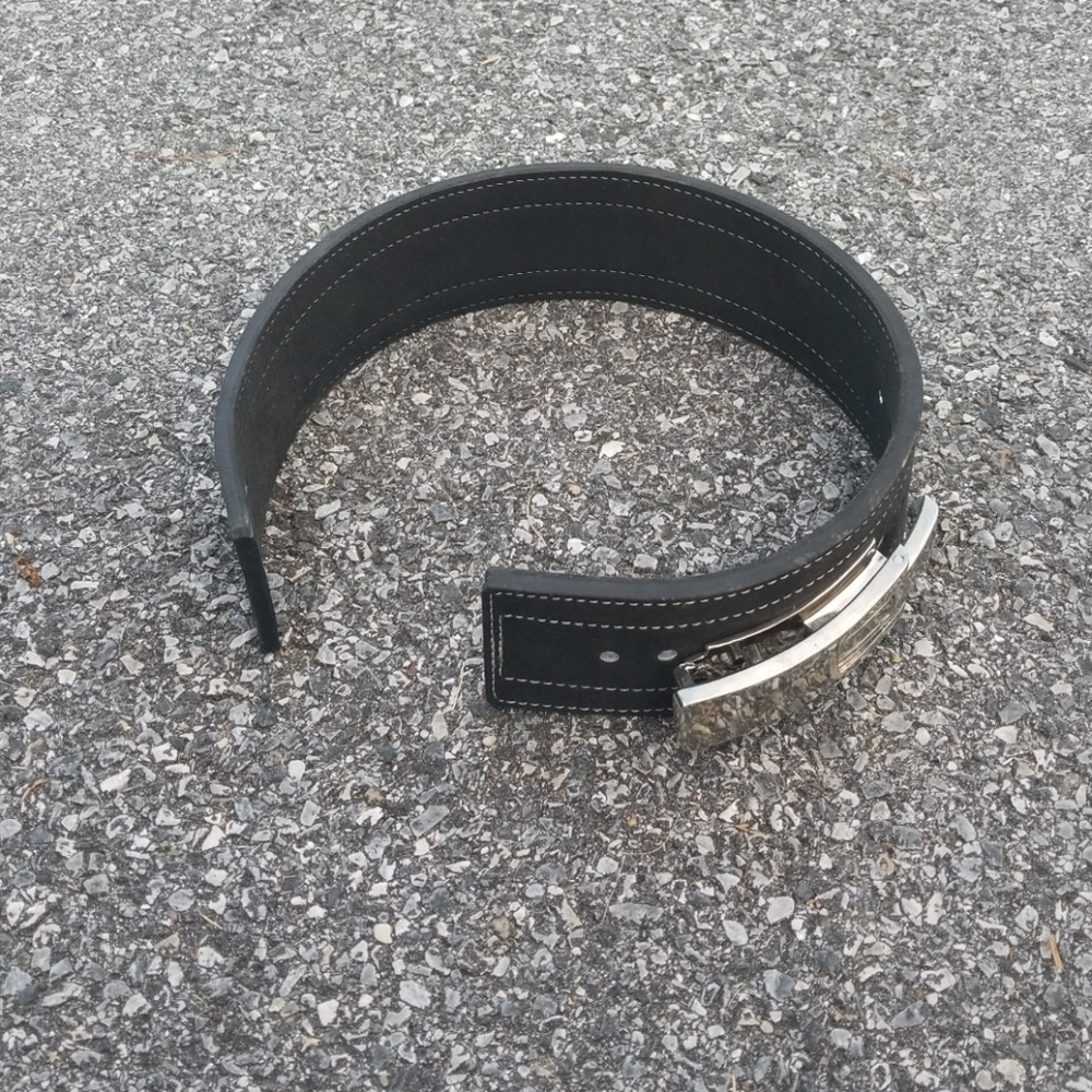 Powerlifting lever belt